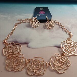 NWT PAPARAZZI GOLD ME FLOWERS NECKLACE & EARRING SET